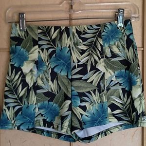 Forever 21 black and green leafy shorts sz S